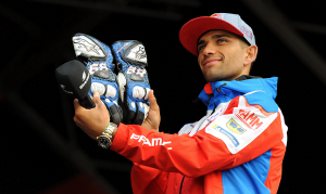 Jorge Martin auctions his boots - DOC 2022